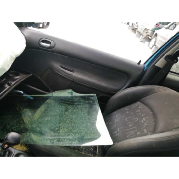 peugeot 206 berlina del año 2001