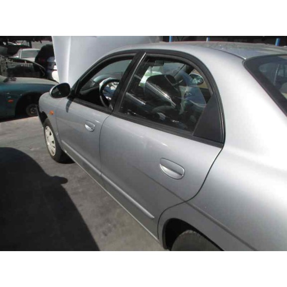 daewoo nubira berlina del año 2000