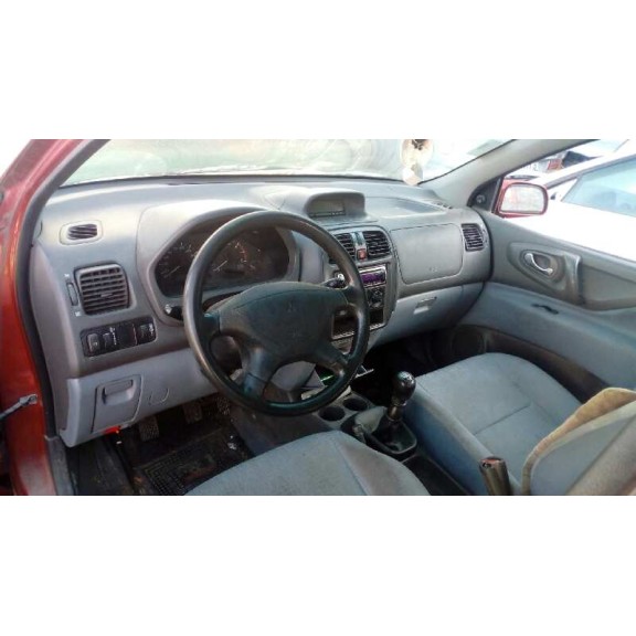 mitsubishi space star (dg0) del año 2001