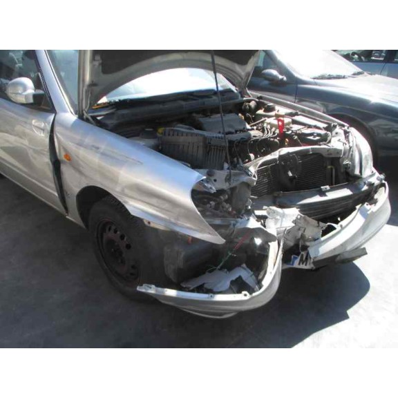 daewoo nubira berlina del año 2000