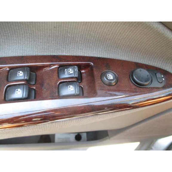 daewoo nubira berlina del año 2000