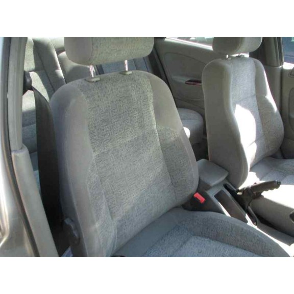 daewoo nubira berlina del año 2000