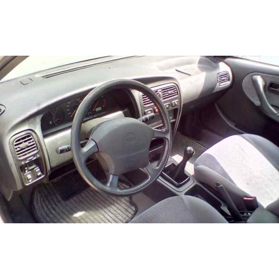 nissan primera berl./familiar (p10/w10) del año 1995