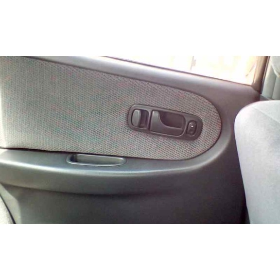 nissan primera berl./familiar (p10/w10) del año 1995