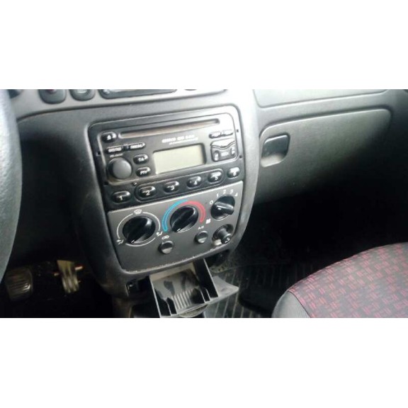 ford fiesta berlina (dx) del año 2001