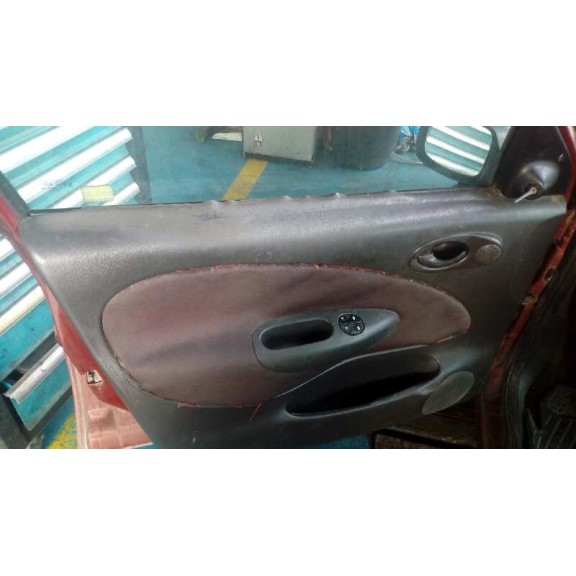 ford fiesta berlina (dx) del año 2001