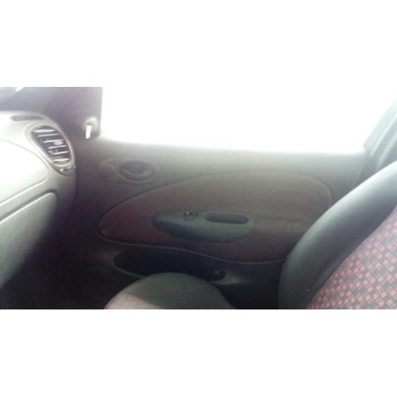 ford fiesta berlina (dx) del año 2001