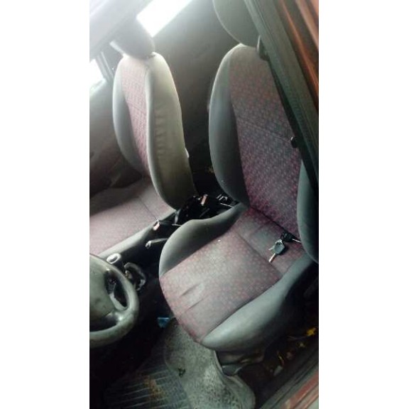 ford fiesta berlina (dx) del año 2001