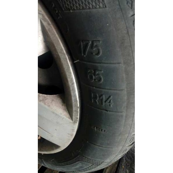 ford fiesta berlina (dx) del año 2001