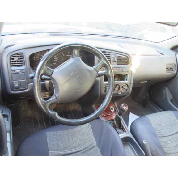 nissan primera berlina (p11) del año 1999