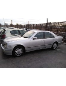 mercedes-benz clase e (w210) berlina diesel del año 2001 2