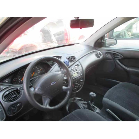 ford focus berlina (cak) del año 2000
