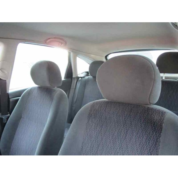 ford focus berlina (cak) del año 2000