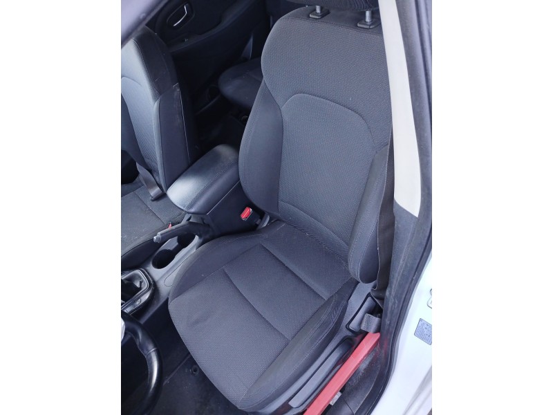 Recambio de asiento delantero izquierdo para kia carens iv 1.7 crdi referencia OEM IAM   