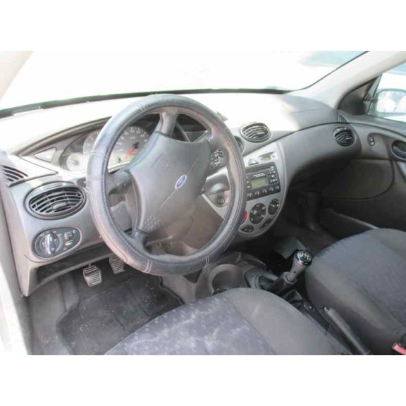 ford focus berlina (cak) del año 2000