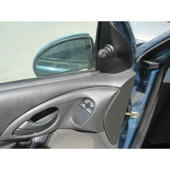 ford focus berlina (cak) del año 2000