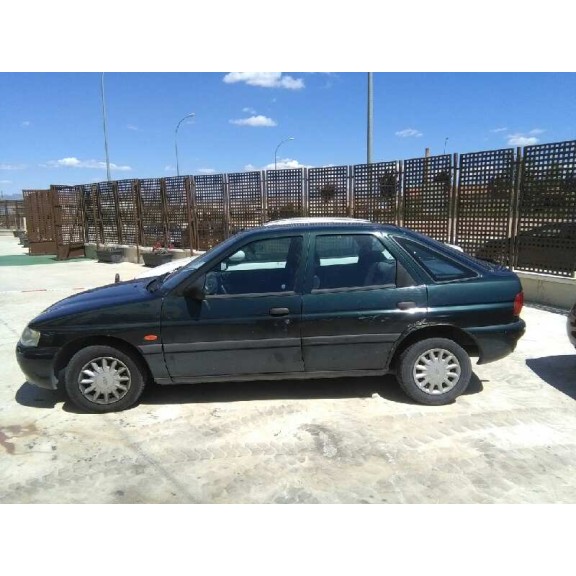 ford escort berlina del año 1996