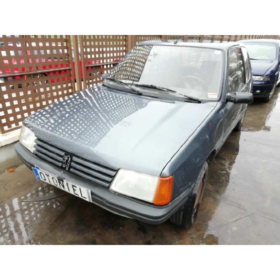 peugeot 205 berlina del año 1990
