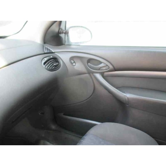 ford focus berlina (cak) del año 2000