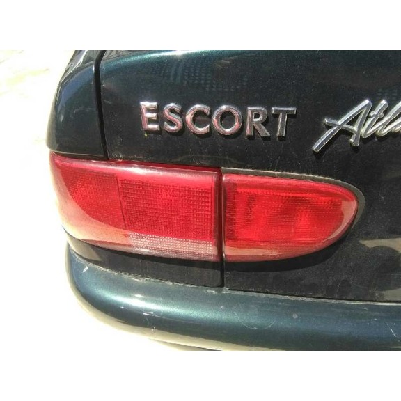 ford escort berlina del año 1996