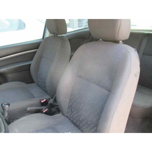 ford focus berlina (cak) del año 2000