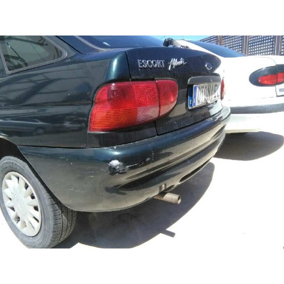 ford escort berlina del año 1996