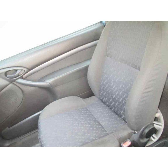 ford focus berlina (cak) del año 2000