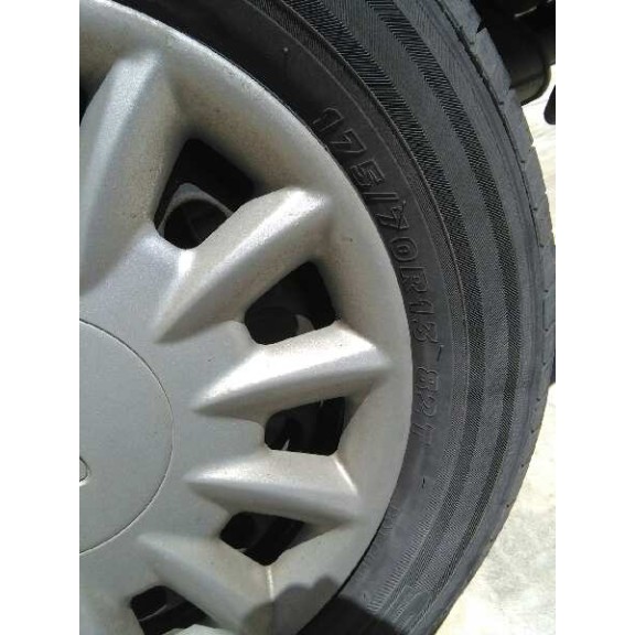 ford escort berlina del año 1996