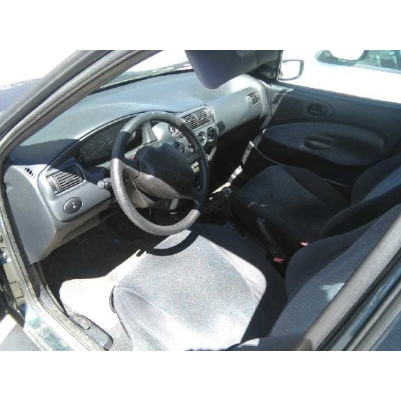 ford escort berlina del año 1996