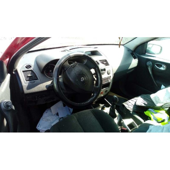 renault megane ii classic berlina del año 2004