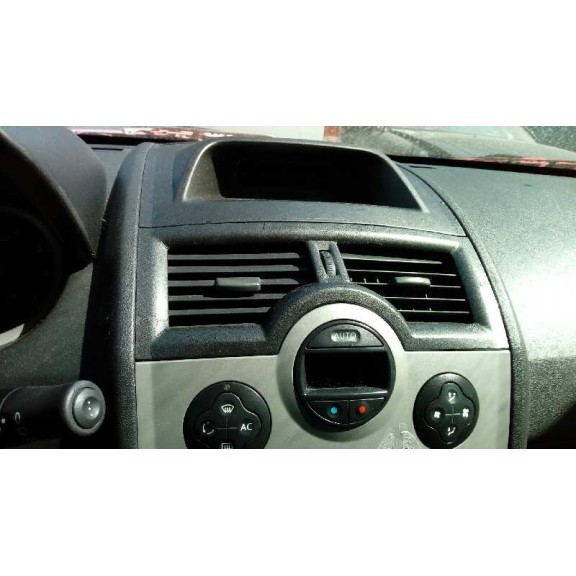 renault megane ii classic berlina del año 2004