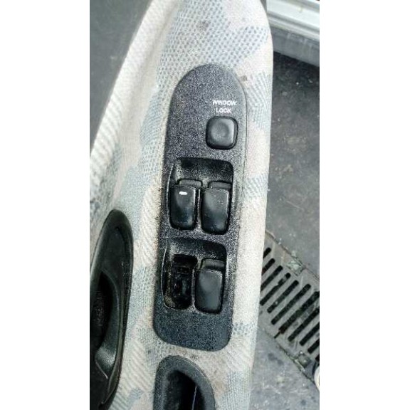 mitsubishi carisma berlina 5 (da0)1995) del año 1997