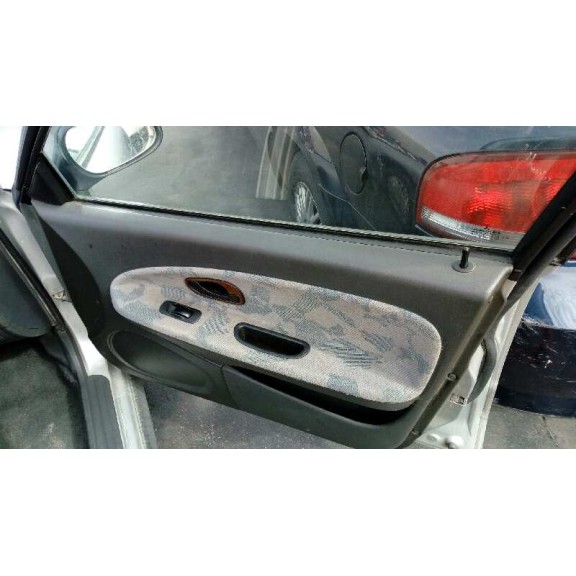 mitsubishi carisma berlina 5 (da0)1995) del año 1997