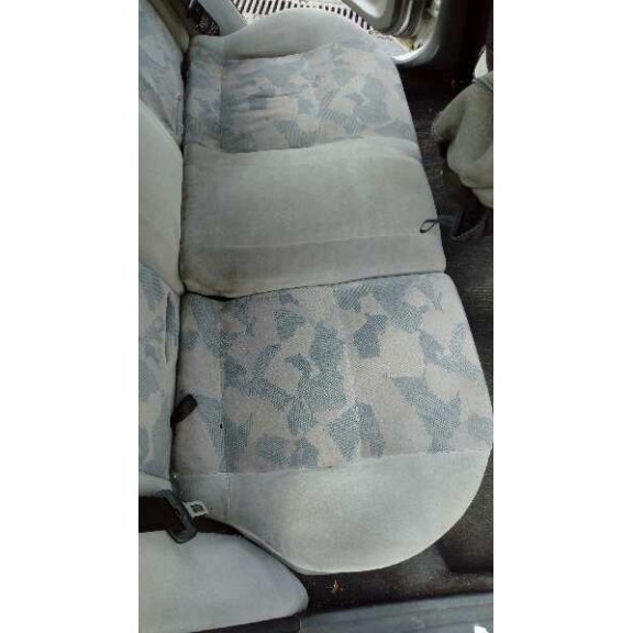 mitsubishi carisma berlina 5 (da0)1995) del año 1997