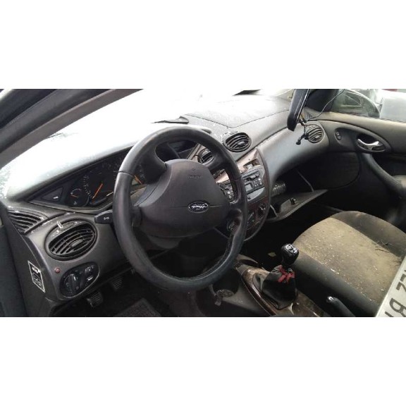 ford focus berlina (cak) del año 2000