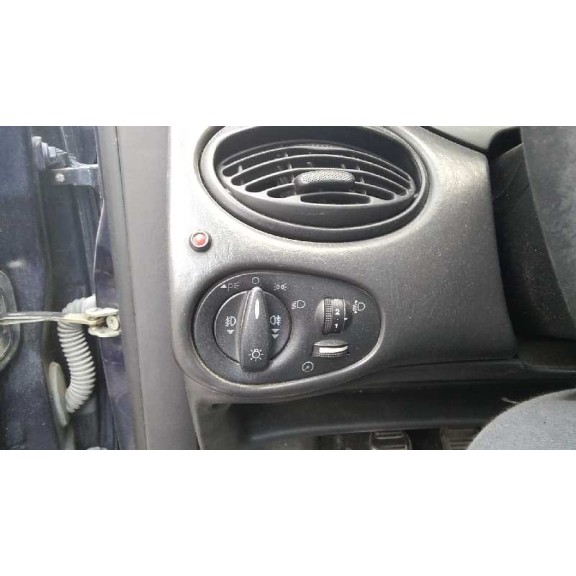 ford focus berlina (cak) del año 2000