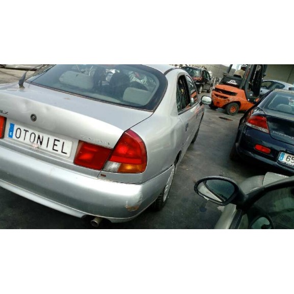 mitsubishi carisma berlina 5 (da0)1995) del año 1997