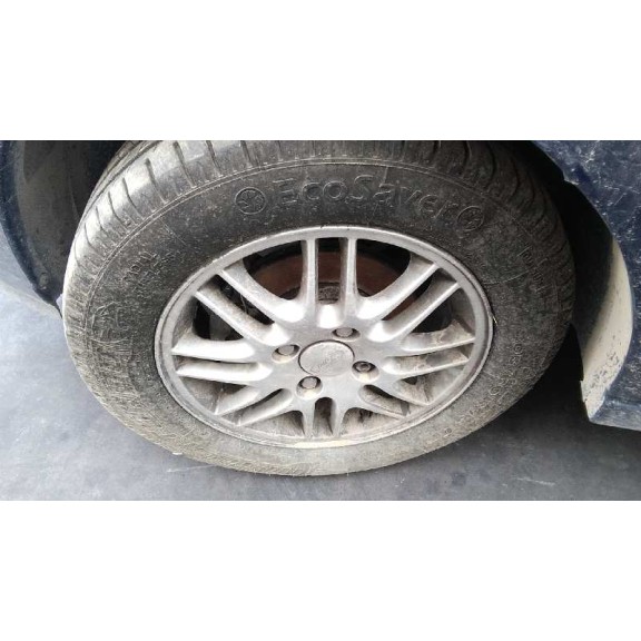 ford focus berlina (cak) del año 2000