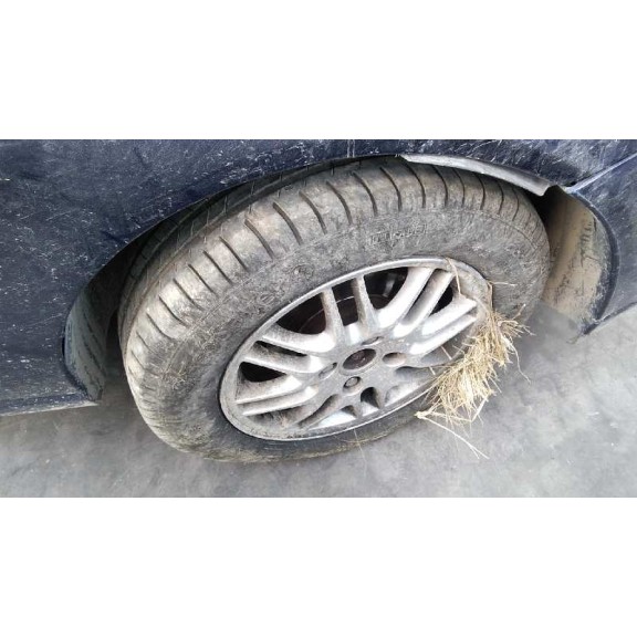 ford focus berlina (cak) del año 2000