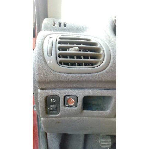 peugeot 206 berlina del año 2003