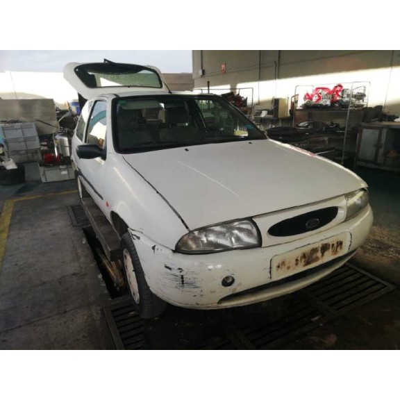 ford fiesta berlina del año 1999