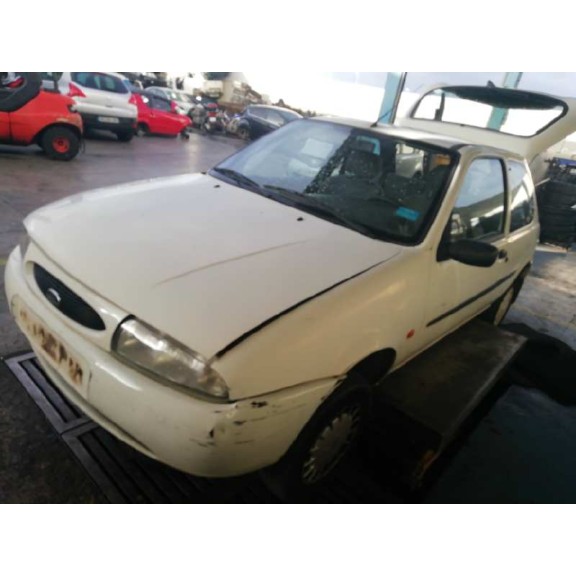 ford fiesta berlina del año 1999