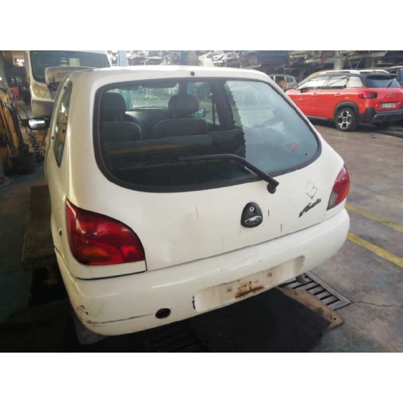 ford fiesta berlina del año 1999