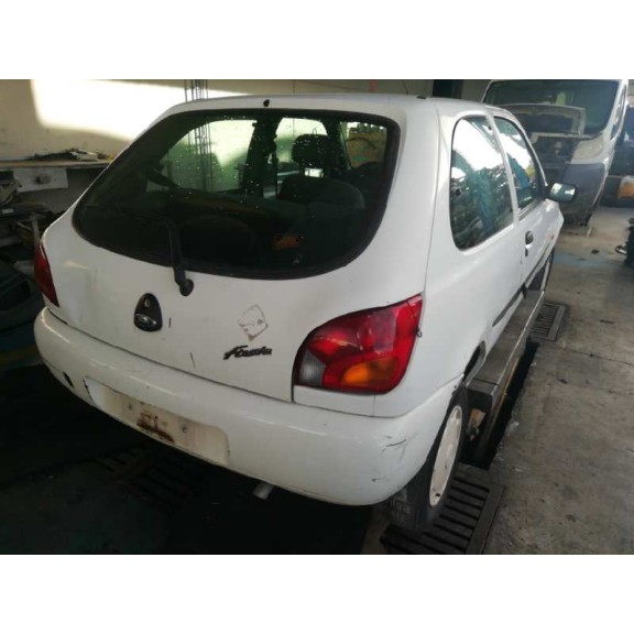 ford fiesta berlina del año 1999