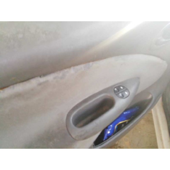 ford fiesta berlina del año 1999