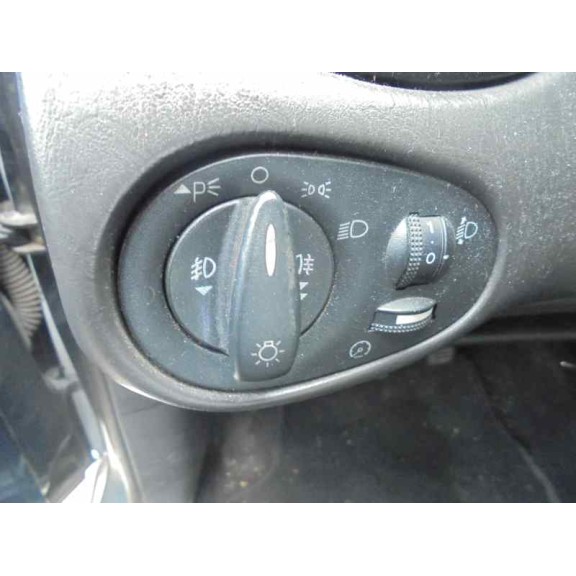 ford focus berlina (cak) del año 2002