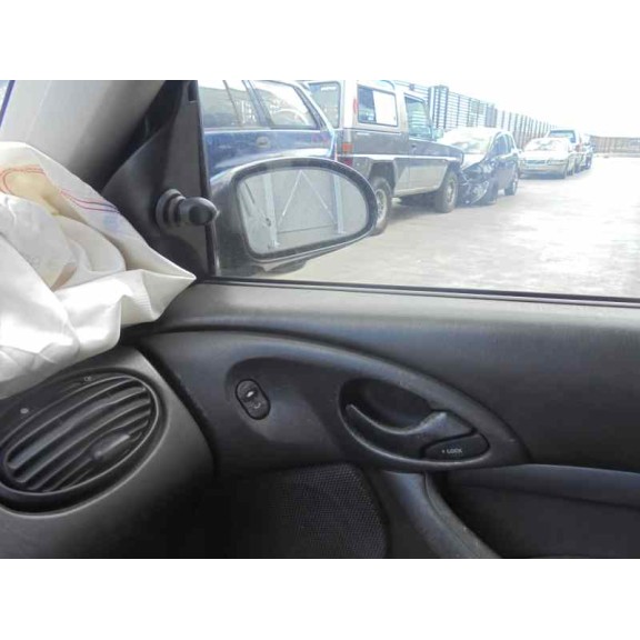 ford focus berlina (cak) del año 2002