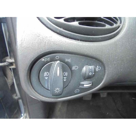 ford focus berlina (cak) del año 2002