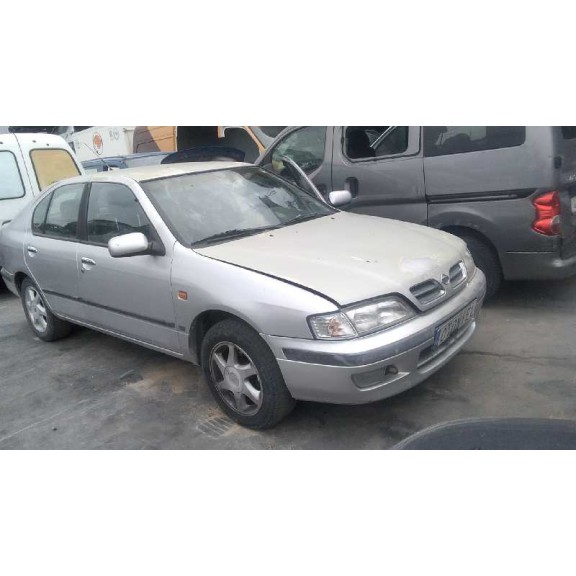 nissan primera berlina (p11) del año 1999