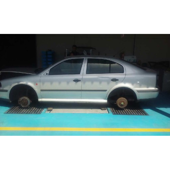 skoda octavia berlina (1u2) del año 1999